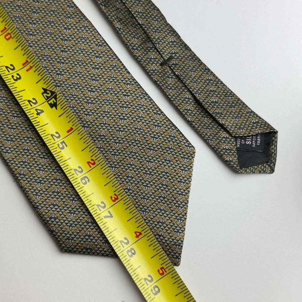 Bill Blass Black Label Mens Silk Tie Olive Green Gold Geometric Chevron USA Made